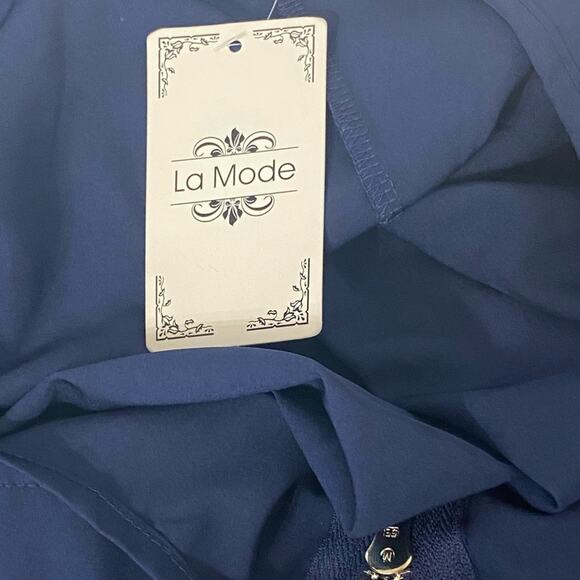 La Mode Navy Short-Sleeve Blouse with Zipper and Button Detail, NEW Size XL - Picture 3 of 5